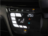 【オートエアコン】温度を設定すれば自動で快適な車内温度を保ちます。エアコン内部の高性能脱臭フィルターで車内のアレルゲンや花粉を除去。