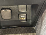 こちらのクルマはUSB接続コネクタも装備されています♪スマホの充電などにお使い下さい。ご旅行中での充電切れも、これなら心配いりませんね!