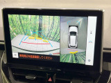 【パノラミックビューモニター】専用のカメラにより、上から見下ろしたような視点で360度クルマの周囲を確認することができます☆死角部分も確認しやすく、狭い場所での切り返しや駐車もスムーズに行えます。
