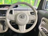 インテリアに合わせたデザインのステアリングは、運転される方のことも考え、運転しやすい形状、大きさです。是非一度、実際に触ってお確かめください。