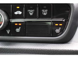 運転席・助手席に2段階の温度調整があるシートヒーターを装備。寒い朝、車に乗り込んですぐにシートヒーターをオン!温かさが広がり、冷たい朝も快適に始まります♪