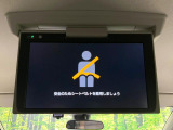 【後席モニター】家族や友人とお出かけする機会が多い方に大人気の後席モニターを装備!見やすい位置に画面がありテレビやDVDの視聴も快適!友達もお子様も、後席にしか乗らなくなるかも??