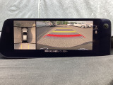 狭い場所での駐車やすれ違いなどでより的確な運転操作に役立つ360&deg;ビューモニターが装備されています。