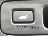 【パワーバックドア】スマートキーや運転席のボタンを押すだけでリアゲートが自動で開閉します!荷物を持っている時や、高い位置にあるバックドアを閉める際に便利な機能です♪