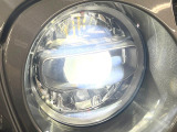 ●LEDヘッドライト:夜間走行時も良好な視界を確保し安心して運転できる高輝度LEDヘッドライトを装備!点灯速度が早く、消費電力も抑えられています。