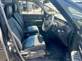 快適に運転できるドライブポジション!運転席シートリフターとシートスライドで、無理のない運転姿勢がとれます。