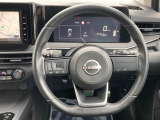 インテリアに合わせたデザインのステアリングは、運転される方のことも考え、運転しやすい形状、大きさです。是非一度、実際に触ってお確かめください。