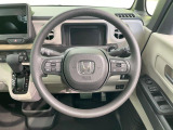 インテリアに合わせたデザインのステアリングは、運転される方のことも考え、運転しやすい形状、大きさです。是非一度、実際に触ってお確かめください。