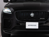 OPのブラックデザインパック!20インチ5スプリットスポークブラックAWやブラックスクリプト、ヘッドライトフィニッシャー、フロントグリルなど随所に黒があり、オレンジの車体との相性が良い装備です!