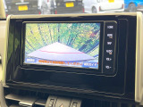 【バックカメラ】駐車時に後方がリアルタイム映像で確認できます。大型商業施設や立体駐車場での駐車時や、夜間のバック時に大活躍!運転スキルに関わらず、今や必須となった装備のひとつです!