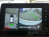 【アラウンドビューモニター】空から見下ろした映像がナビ画面にて確認可能です。駐車もラクラクですよ♪