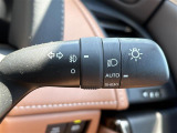 【オートライト(AUTO)】外の明るさをシステムが感知して、自動でヘッドライトが点灯します。ヘッドライトをつけ忘れを防ぐ便利機能です。