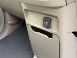 12V電源ソケットを設置しています。周辺機器の充電にご利用いただけます。