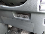 運転席から手の届く位置に ETC付いております。高速道路の料金所もスムーズに通過できますよ♪