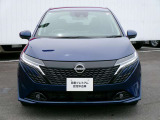 衝突軽減ブレーキ、車線逸脱警報、フロント&バックソナー、踏み間違い防止アシスト。安全装備充実。