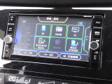 純正ナビは、地デジTV、AM/FM、Bluetooth Audio、SDカード、DVD再生、CD再生/CD録音、ハンズフリーフォン、NissanConnect サービス対応の高性能モデルです。