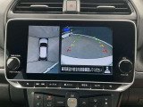 アラウンドビューモニター搭載。上から見下ろしたように液晶に映るのでスムーズな駐車をサポートします。