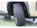 タイヤサイズはハイスペックな215/50R18。