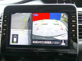 【アラウンドビューモニター】空から見下ろした映像がナビ画面にて確認可能です。駐車もラクラクですよ♪