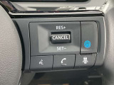ステアリングのプロパイロットボタンで高速道路で運転のアシストをしてくれます。