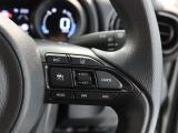 アダプティブクルーズコントロール機能付きです。走行中に先行車の様子を検知しながら、設定した車速の範囲内で先行車との距離のキープを支援します。詳細は販売店スタッフまでおたずねください。