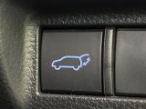 【パワーバックドア】スマートキーや運転席のボタンを押すだけでリアゲートが自動で開閉します!荷物を持っている時や、高い位置にあるバックドアを閉める際に便利な機能です♪