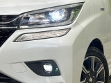 【LEDヘッドライト】悪天候や夜間走行時も良好な視界を確保し安心して運転できる高輝度LEDヘッドライトを装備!点灯速度が早く、消費電力も抑えられています。