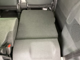 リアシートは簡単に倒すことができるので、ラゲッジルームも広がります。