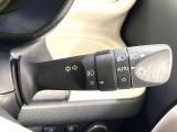 【オートライト】周りの明るさに応じて自動でヘッドライトの点灯・消灯ができる機能です!ライトの付け忘れ・消し忘れなどが無くなり、雨の日や夕方の走行も安心!トンネル通過時も便利ですね♪