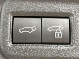 【パワーバックドア】スマートキーや運転席のボタンを押すだけでリアゲートが自動で開閉します!荷物を持っている時や、高い位置にあるバックドアを閉める際に便利な機能です♪