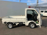 中古車をお選びいただく際に気になる走行距離や修復歴などに加えてキズ・凹みの有無・状態や消耗品の交換、今までの整備状況が &ldquo;ダイハツ認定中古車カルテ&rdquo;でわかります。