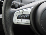 【オーディオの切り替えスイッチ】運転中もナビを触ることなく、ソース選択やボリュームの調節などができるので安全です。