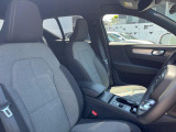 VOLVOのシートは人間工学に基づいた設計となっており長時間の運転でも疲れにくいと定評があります。