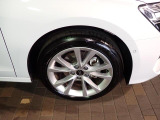 徹底した納車整備を施して上質なコンディションでお客様にお届けするのがAudi認定中古車。充実した保証やサポートで安心してお乗りいただけます。「Audiが2度認めたAudi」、それがAudi認定中古車♪