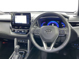 運転席まわりです。 各操作スイッチは使いやすい位置に配置されてます。