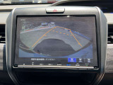液晶に映るのでスムーズな駐車をサポートします。