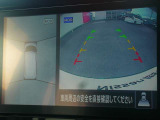 ☆全周囲カメラが駐車をアシスト☆4つの高解像度カメラで車の周囲を撮影!見えにくい死角の駐停車も驚く程に楽々です。バックカメラは、車庫入れの時は勿論、後方の安全確認もできて安心です♪