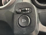 狭い駐車場で便利な電動格納ドアミラーが付いています。