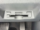 【ETC】高速道路などの料金所における自動料金支払いシステムです。車載器と料金所のアンテナとの間で無線通信を行い、料金を自動で支払うことができます。