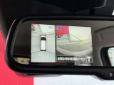 アラウンドビューモニターはルームミラーにも映し出せます。
