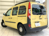 ご納車の前には専門スタッフによる点検・整備を実施いたします。さらにはご納車後のカーライフを想定し、各機関・電気系統のチェック、ロードテストも行いますので、ご遠方のお客様もご安心下さいませ。