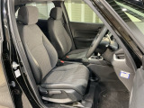 乗降がしやすい運転席。高さが調節できて小柄な方でも運転しやすいポジションをとることができます。