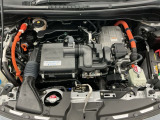 技術が詰まったエンジンルームもご覧の通りピカピカにクリーニング済みです。ハイブリッドなのでお財布にも環境にも優しいです。