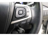 【ステアリングスイッチ】ナビに視線を移さず、ステアリングから手を放さず、運転に集中したまま手元で各種操作が出来ます!