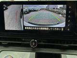 狭い道でのすれ違い、左側のガードレールや側溝が見えないと不安になりませんか?アラウンドビューモニターならバックカメラに加え、発進時に前方や周囲の確認、すれ違い時の助手席側下方の確認も出来て安心です♪