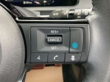 ステアリングのプロパイロットボタンで高速道路で運転のアシストをしてくれます。
