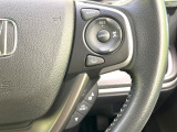 【ホンダセンシング】走行中に前方の車両等を認識し、衝突しそうな時は警報とブレーキで衝突回避と被害軽減をアシスト。より安全にドライブをお楽しみいただけます。