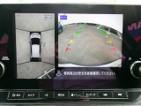 アラウンドビューモニター。空の上から見下ろすような視点でスムース駐車。
