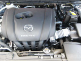 「SKYACTIV-G(ガソリン)」は、規格外の高圧縮を実現し、世界のエンジン技術者に驚きを与えました。さらに、それを維持したままノッキングの発生を抑え、熱効率を向上、走りにも寄与したエンジンです。