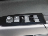 運転席のパワーウインドースイッチ部です。よく触れる場所だからこそ、使用状態があらわれますよね。ぜひこうした所もチェックしてください。